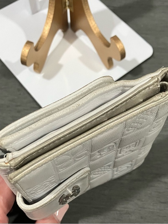 CHANEL White Quilted Embossed Leather Wallet with Silver CC - Picture 4 of 8